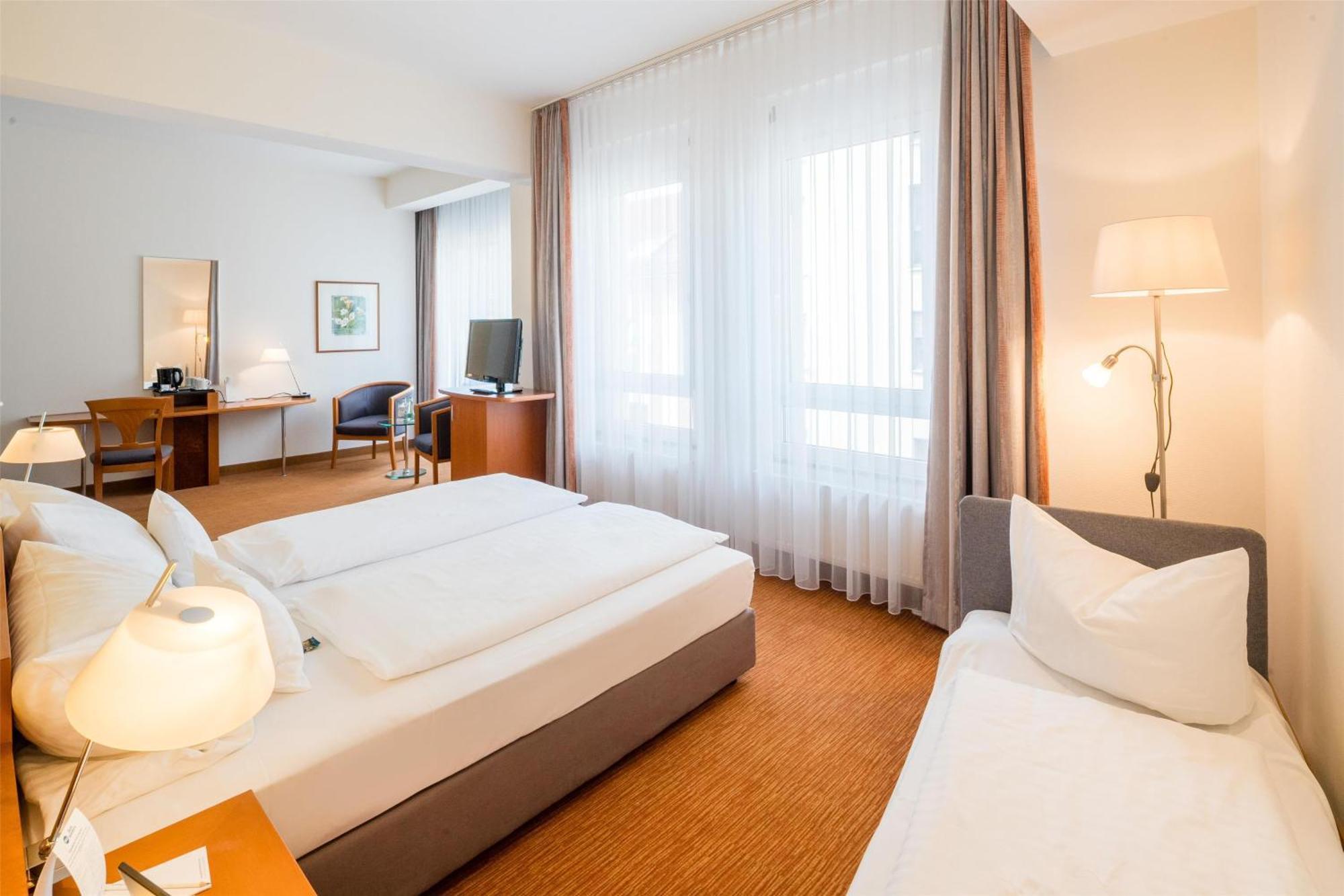 Best Western Hotel Am Strassberger Tor เพลาเอิน ภายนอก รูปภาพ